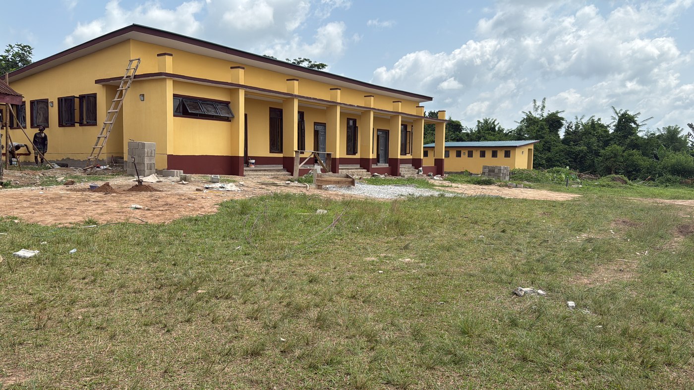 Secondary school hall completed &mdash; yellow exterior nearing final stage